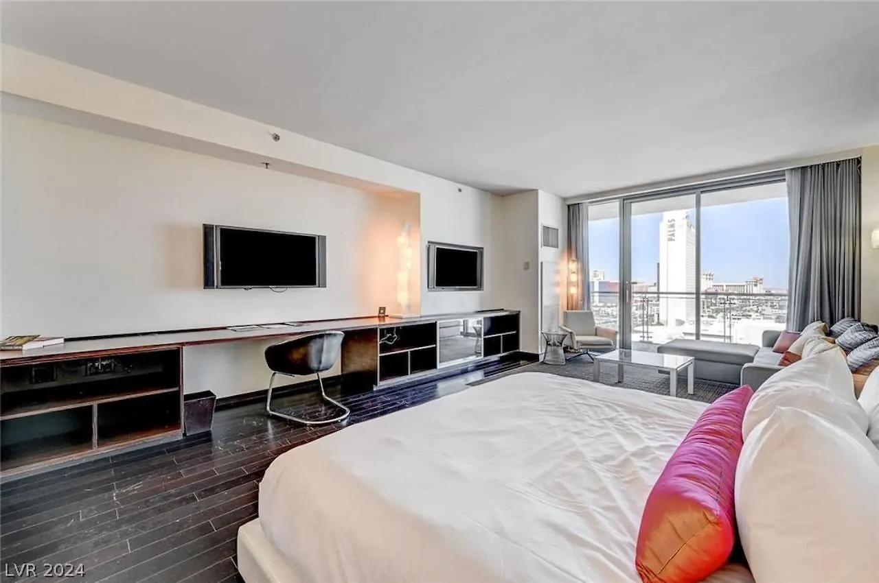 Stunning Strip View Studio W Balcony Access 35308 Las Vegas USA
